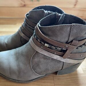 Women's Ankle Boots in Gray and Brown